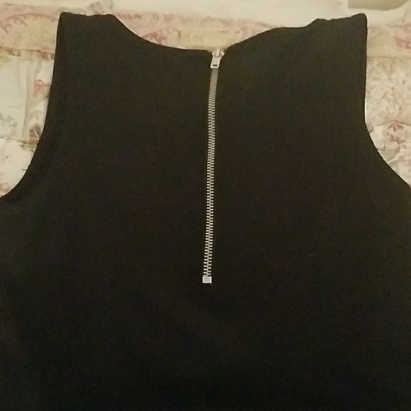 Simple black dress - Picture 3 of 4